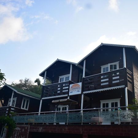 Coastal Bay Inn อลีบาก ภายนอก รูปภาพ