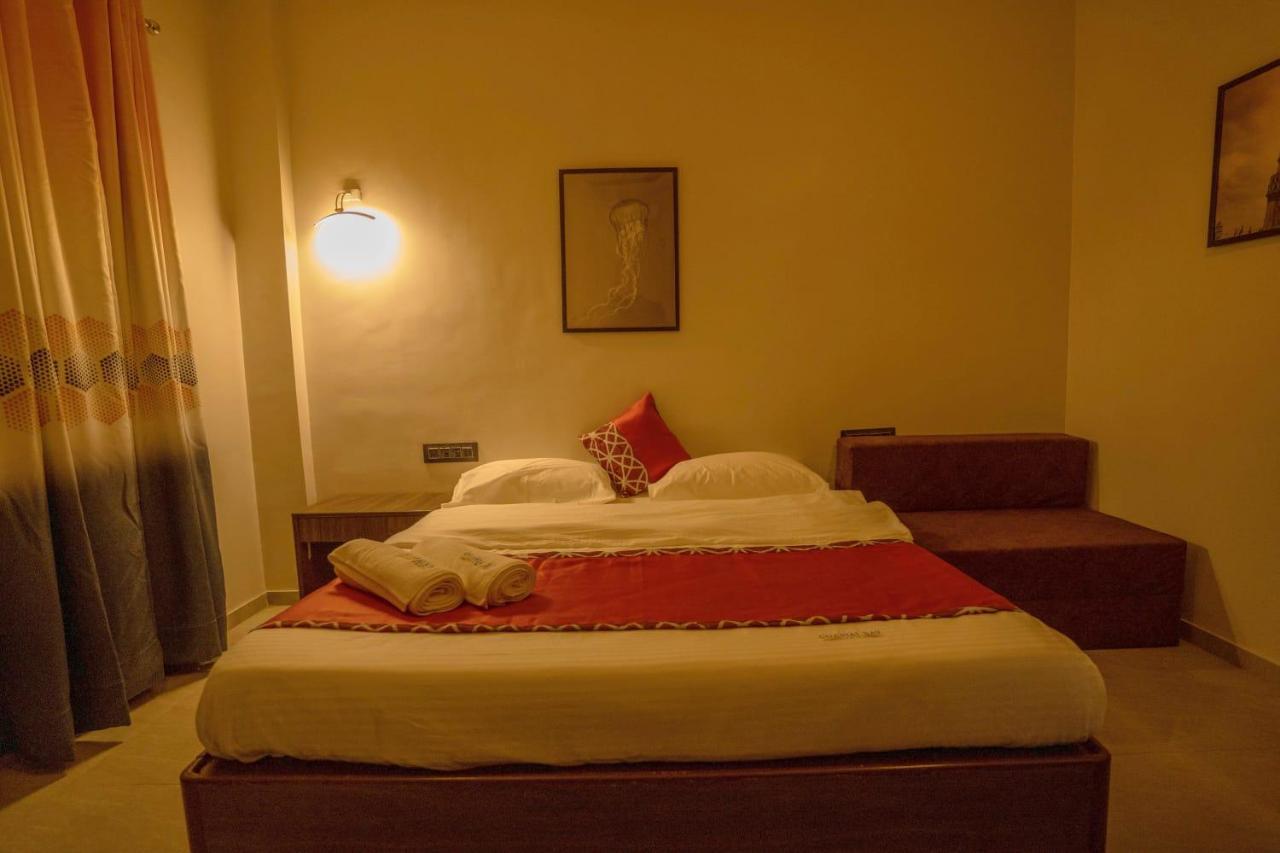 Coastal Bay Inn อลีบาก ภายนอก รูปภาพ