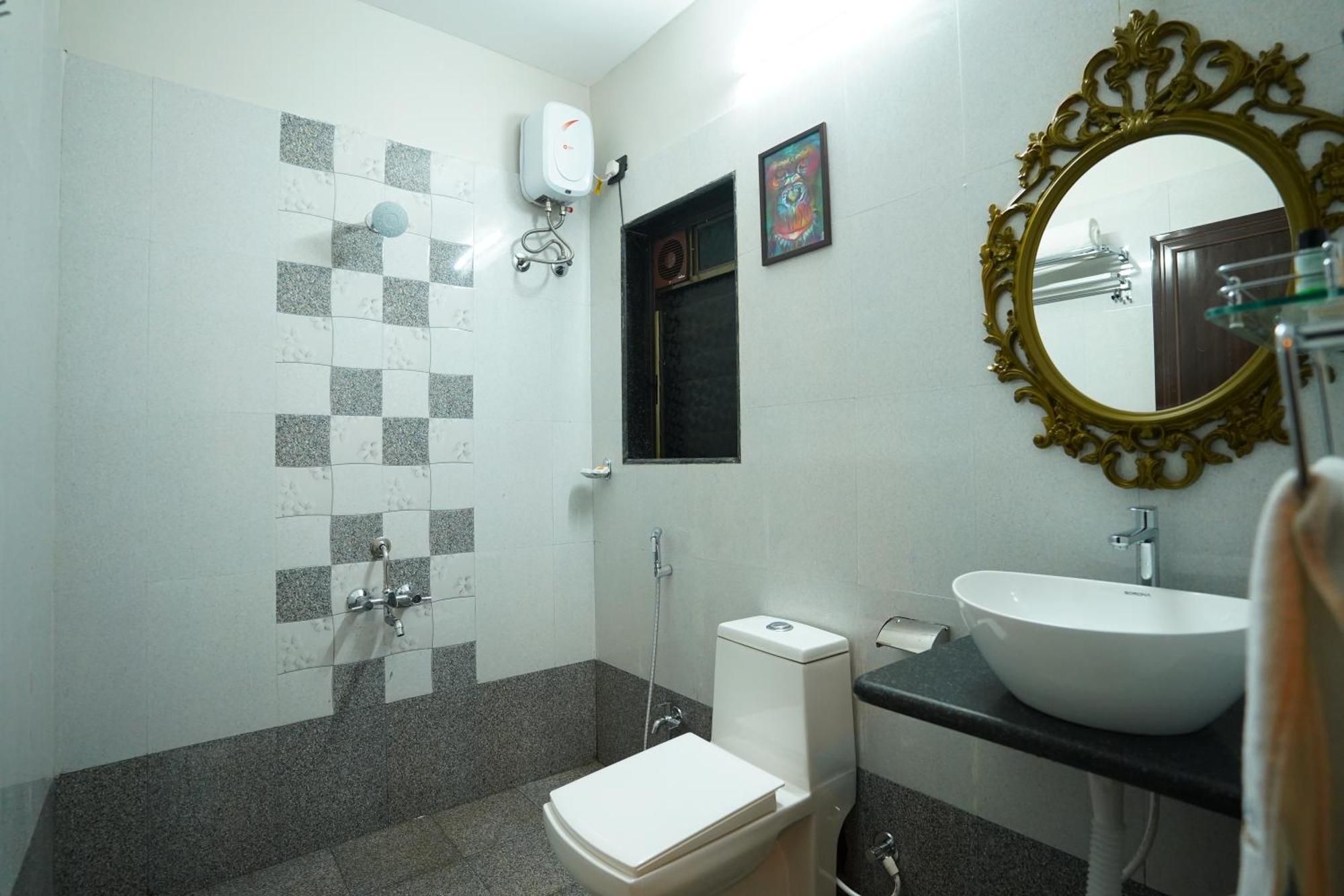 Coastal Bay Inn อลีบาก ภายนอก รูปภาพ