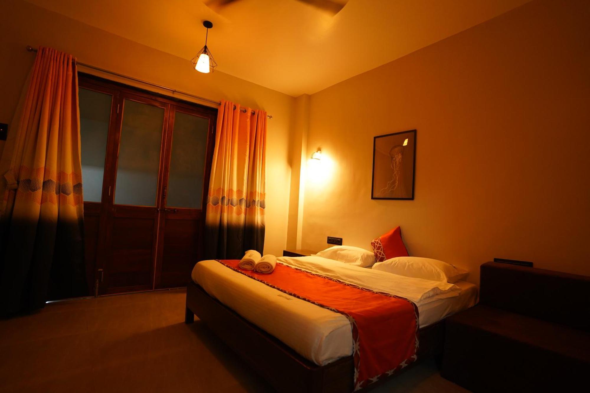 Coastal Bay Inn อลีบาก ภายนอก รูปภาพ