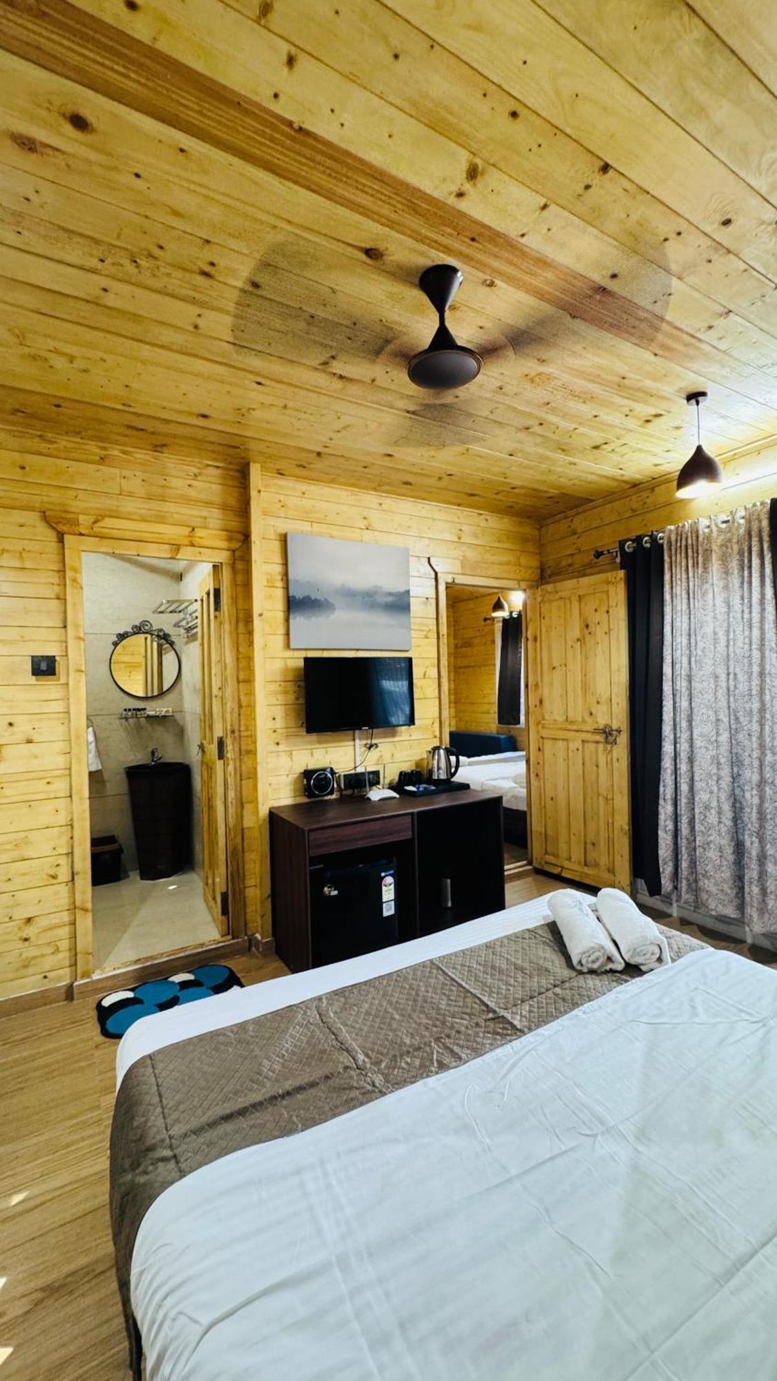 Coastal Bay Inn อลีบาก ภายนอก รูปภาพ
