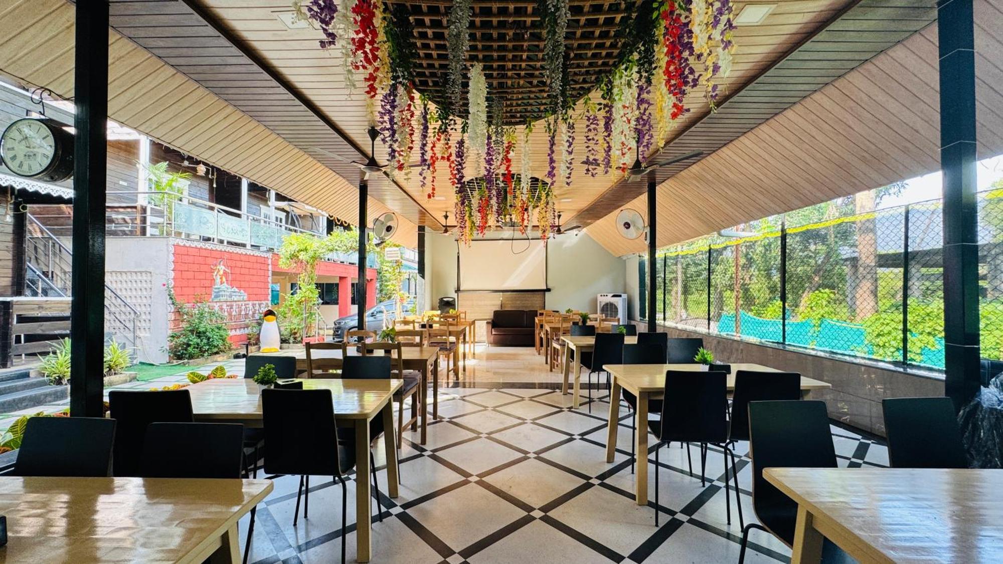 Coastal Bay Inn อลีบาก ภายนอก รูปภาพ