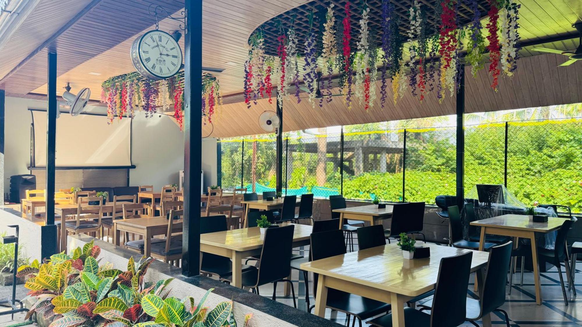 Coastal Bay Inn อลีบาก ภายนอก รูปภาพ
