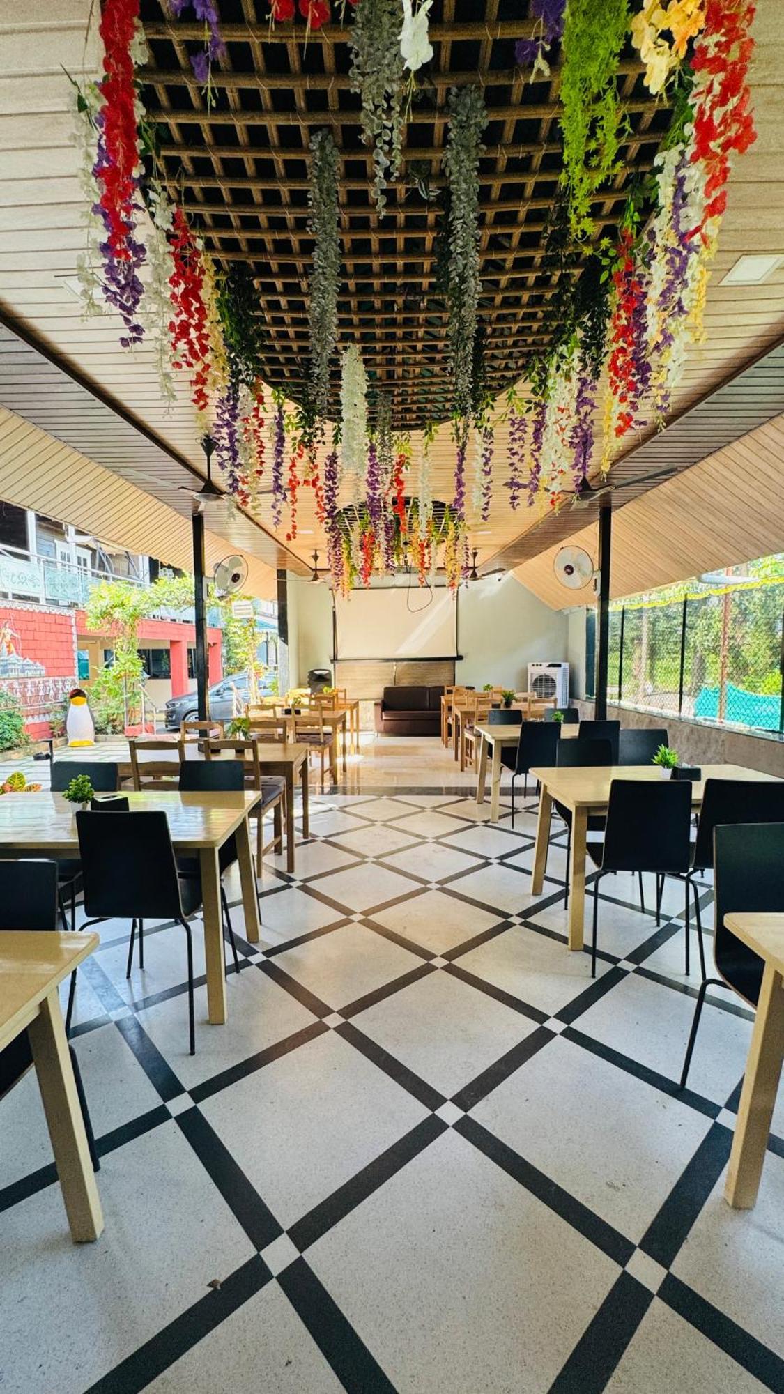 Coastal Bay Inn อลีบาก ภายนอก รูปภาพ
